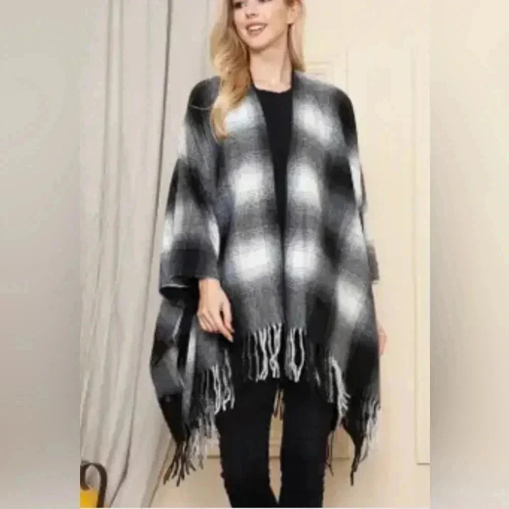 Womens plaid kimono, 100% acrylic, black/white plaid, fringe bottom O/S NWT